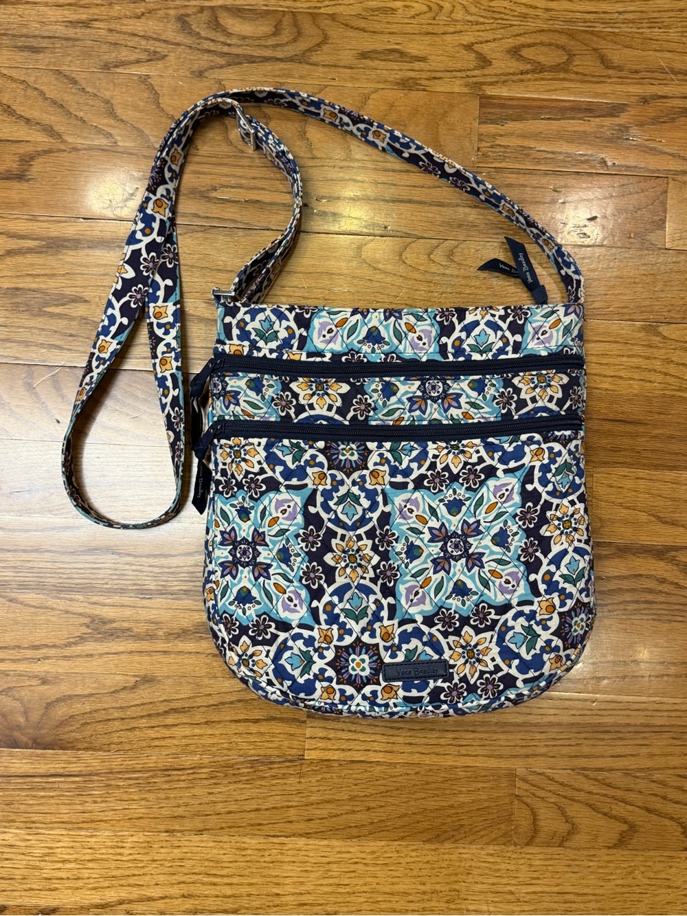 Vera Bradley Lisbon medallion pattern Quilted Crossbody